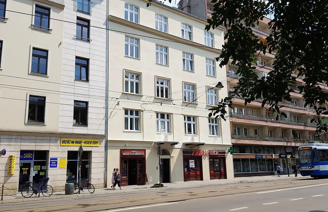 Happy Apartments-1
